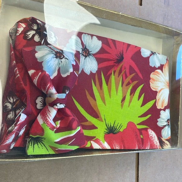 Red Hawaiian Cummerbund and Bow Tie Set New